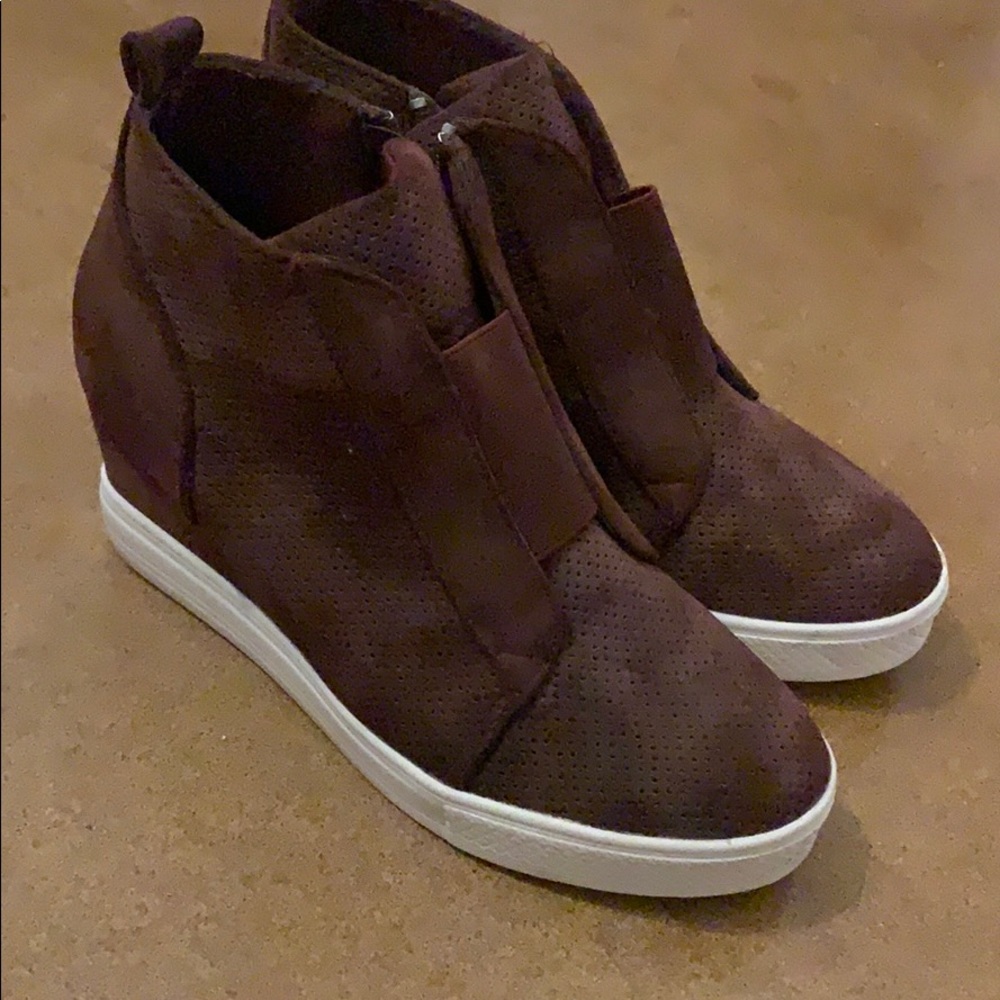 Wedge sneaker